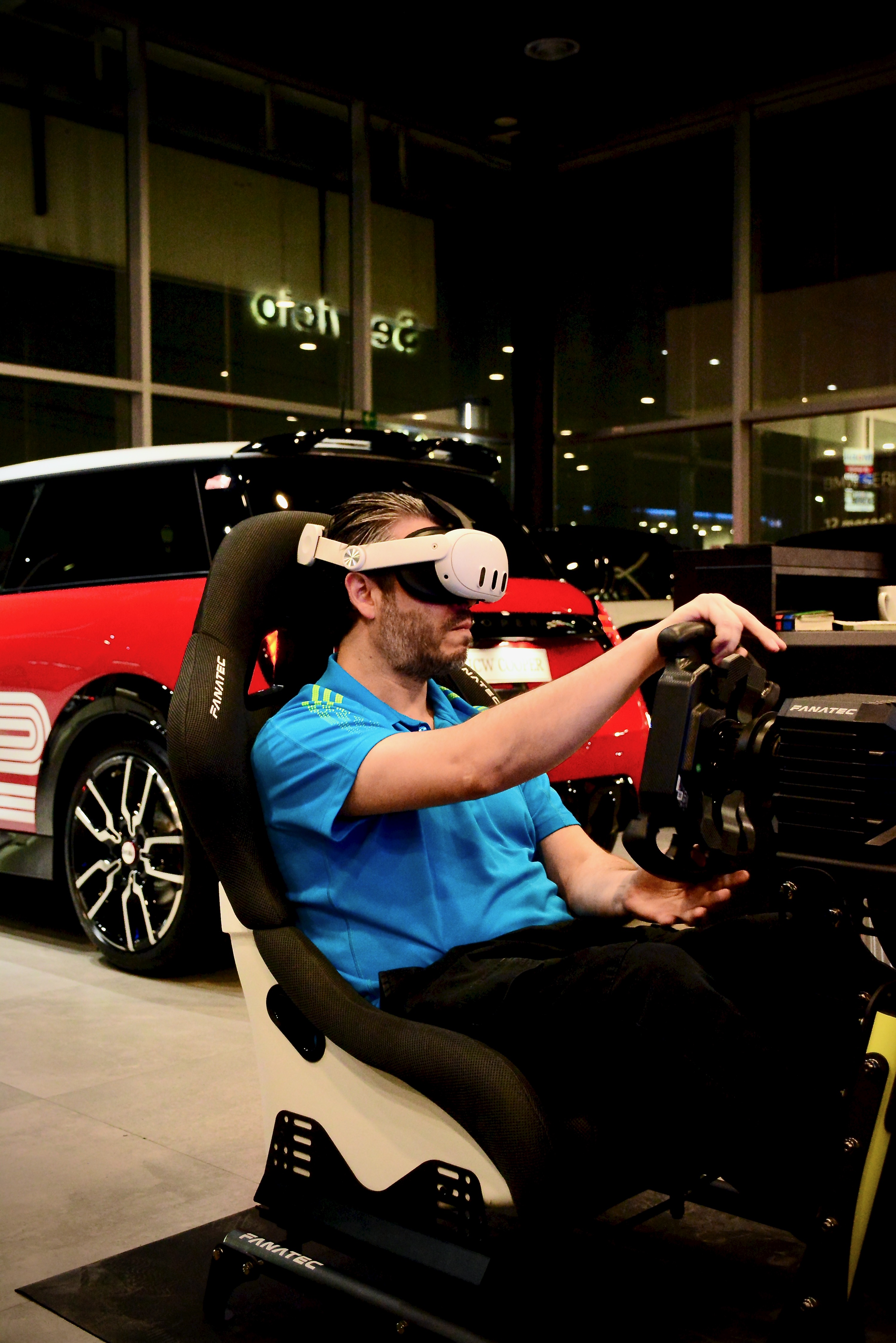 Simulador GPX con realidad virtual en evento corporativo